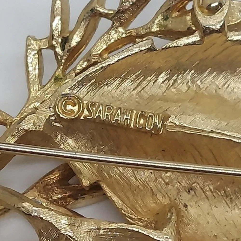 Vintage Sarah Coventry leaf‎ brooch